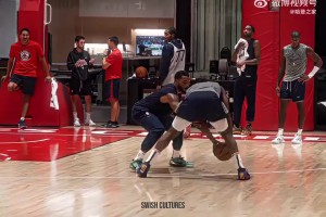 此前快船队内单挑🔥哈登这单打动作也太丝滑了！